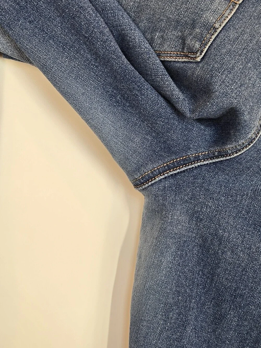 American Eagle Dream Super Hi-Rise Jegging Jeans  Distressed Raw Hem 16